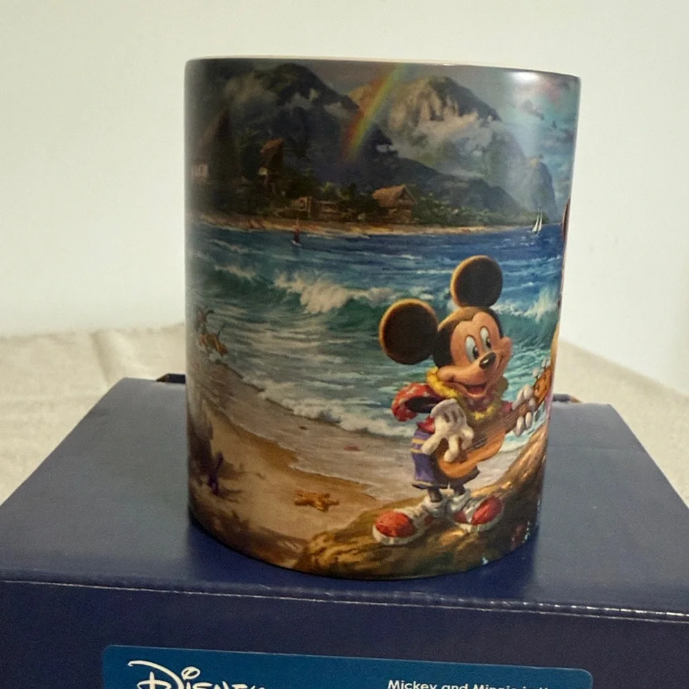 Morphing Mugs Disney Heat Sensitive Mug with Mickey and Minnie In Hawaii. - Picture 8 of 15